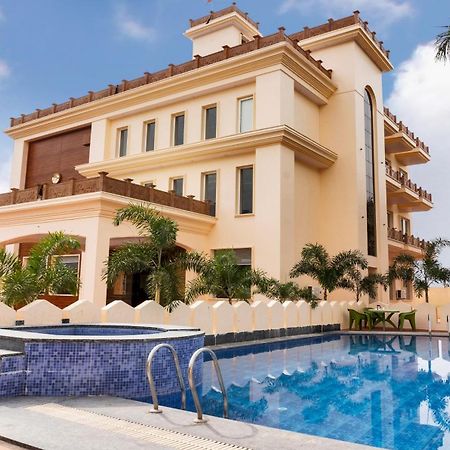 Treebo Premium Royal Amar With Mountain View, 2 Km From Pushkar Lake Exterior photo