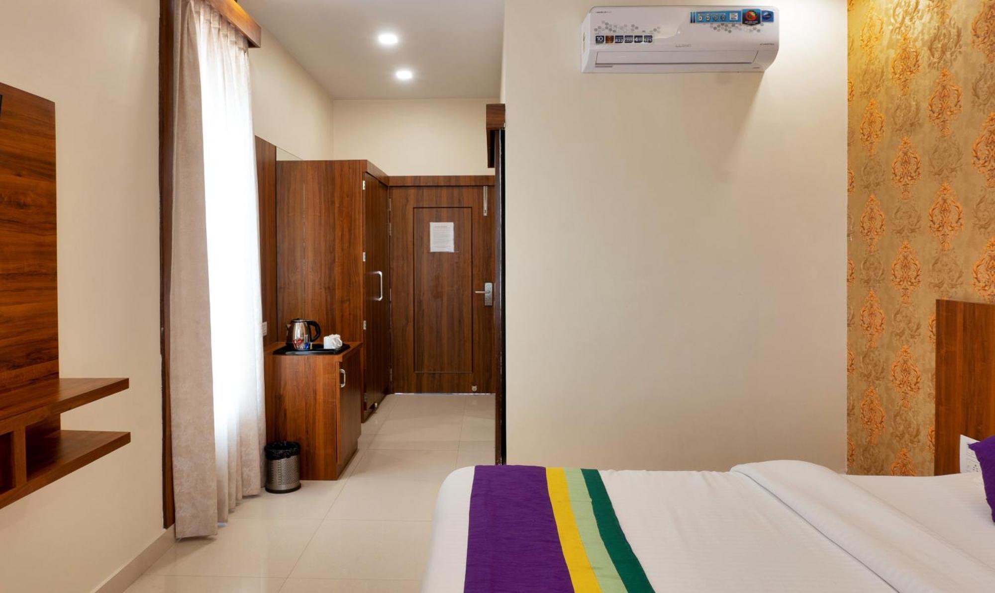Treebo Premium Royal Amar With Mountain View, 2 Km From Pushkar Lake Exterior photo