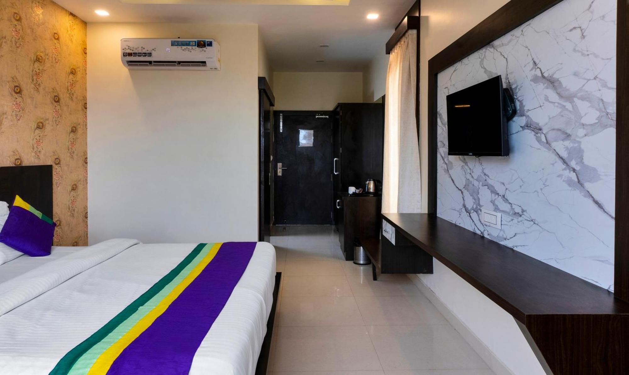 Treebo Premium Royal Amar With Mountain View, 2 Km From Pushkar Lake Exterior photo