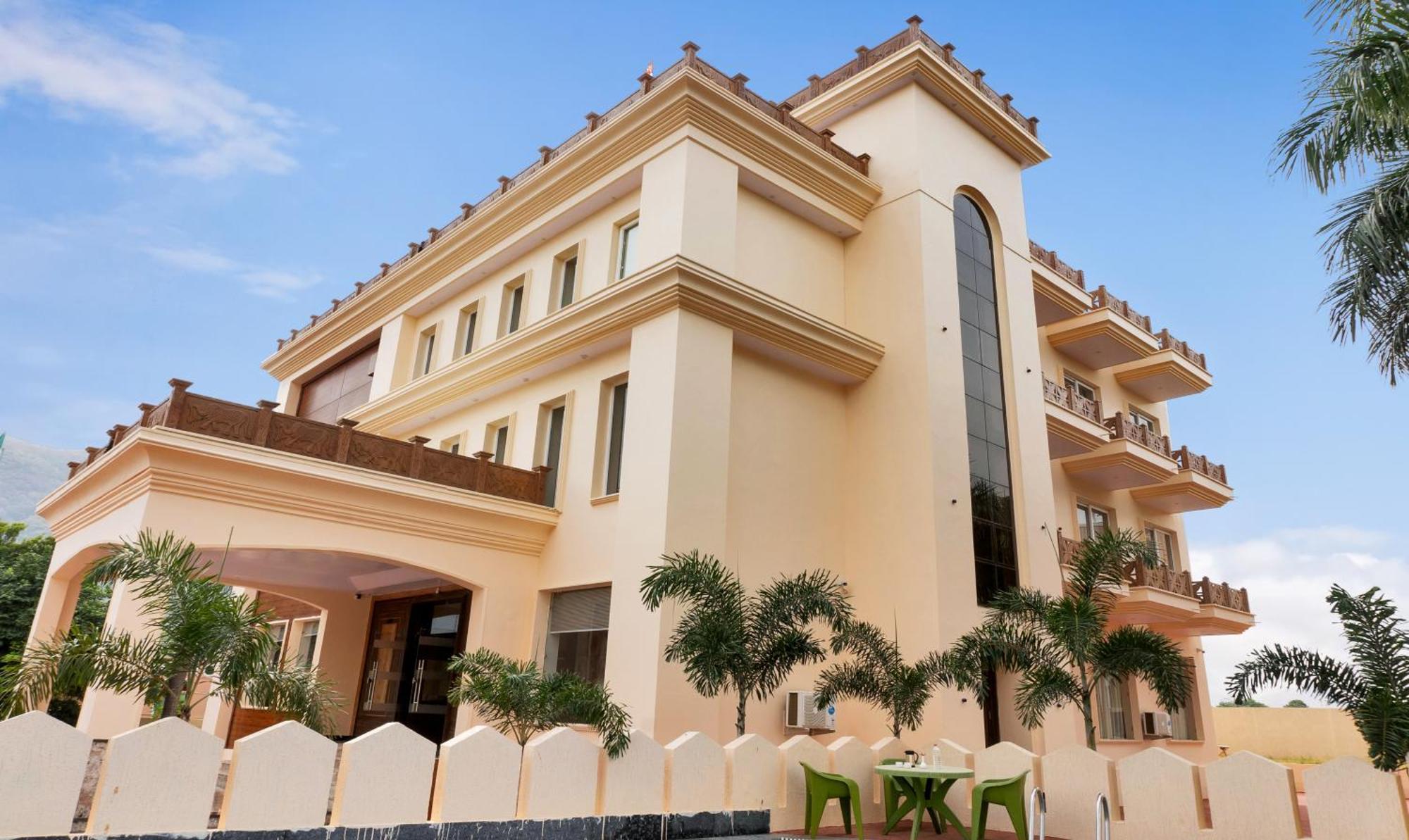 Treebo Premium Royal Amar With Mountain View, 2 Km From Pushkar Lake Exterior photo