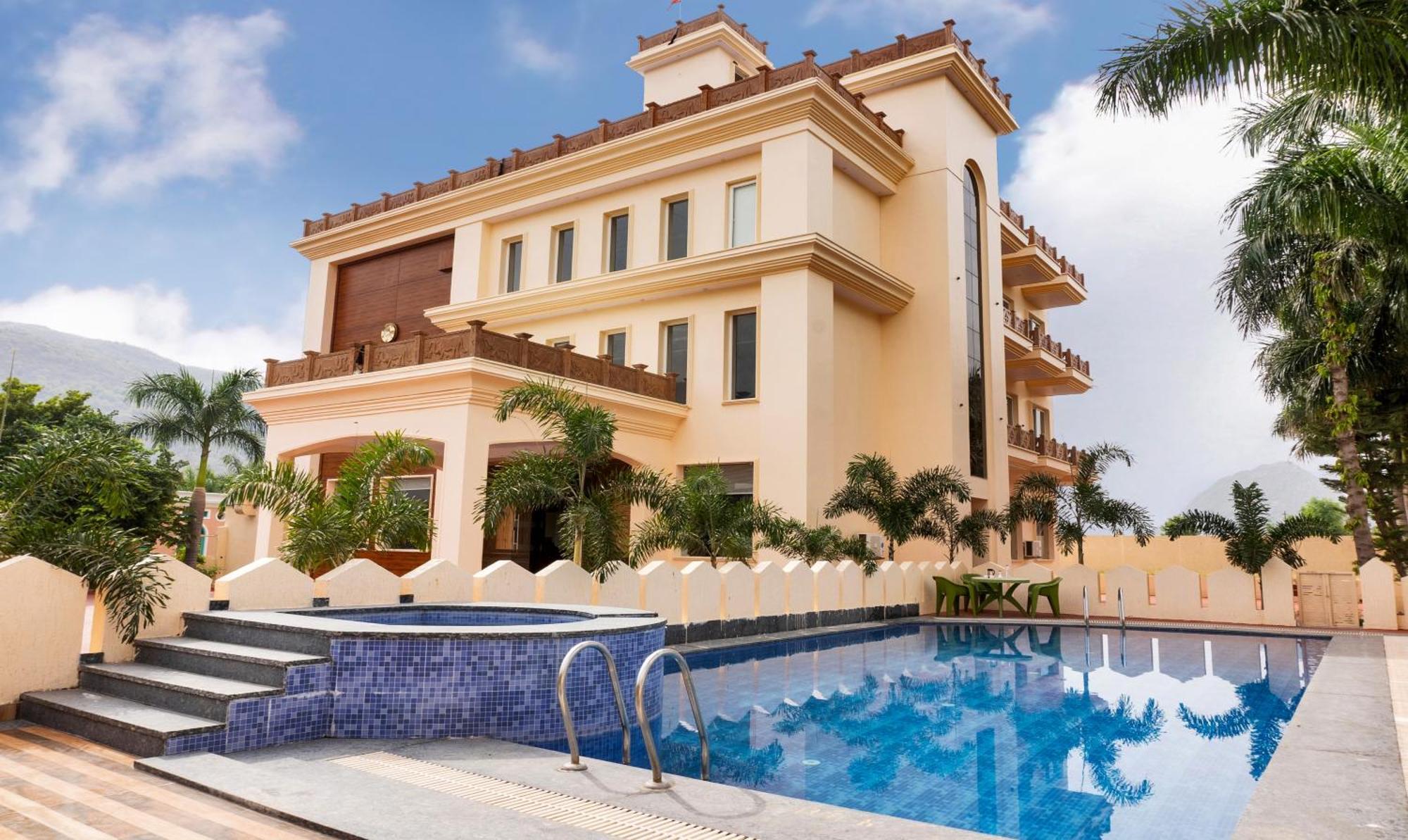 Treebo Premium Royal Amar With Mountain View, 2 Km From Pushkar Lake Exterior photo