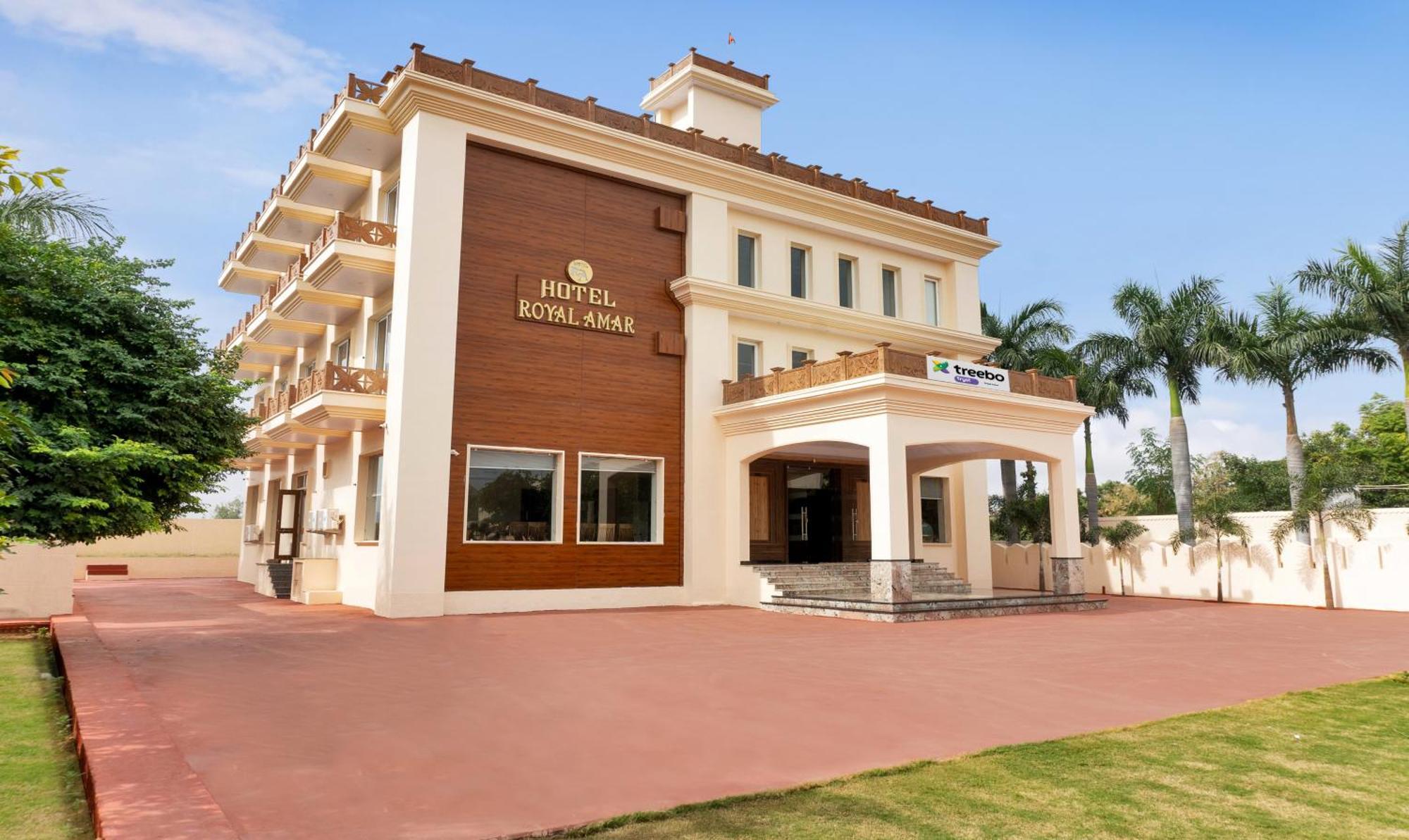 Treebo Premium Royal Amar With Mountain View, 2 Km From Pushkar Lake Exterior photo