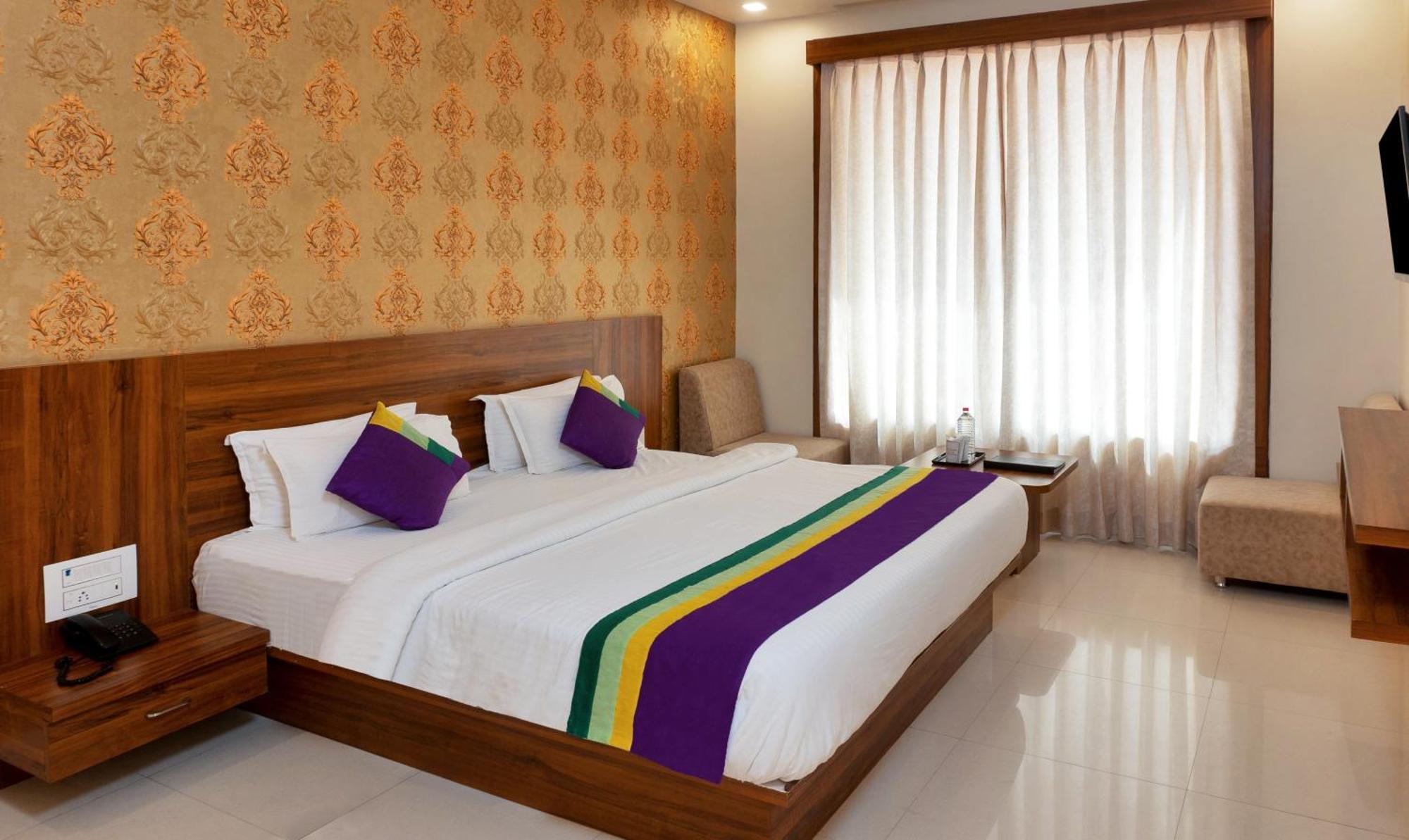 Treebo Premium Royal Amar With Mountain View, 2 Km From Pushkar Lake Exterior photo