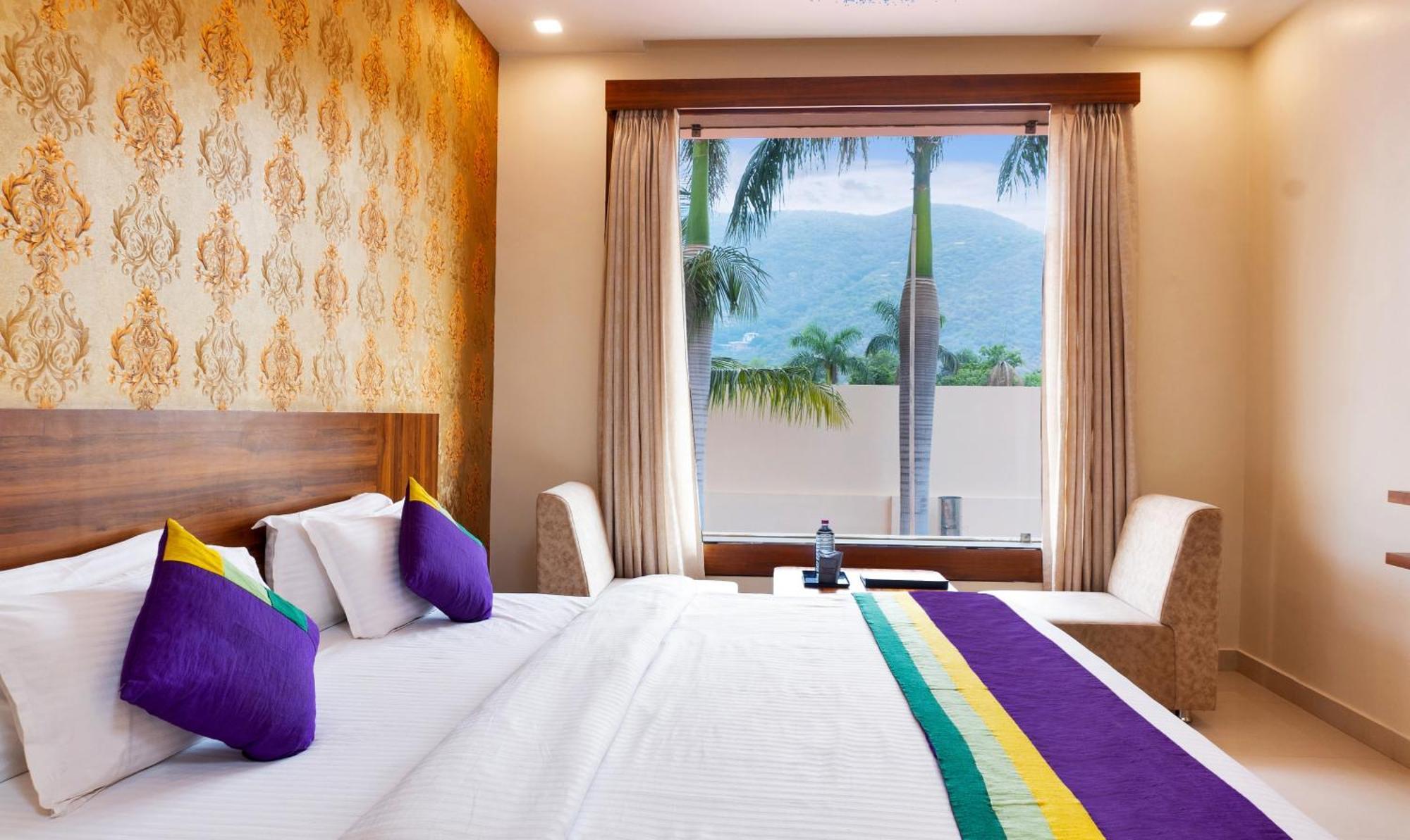 Treebo Premium Royal Amar With Mountain View, 2 Km From Pushkar Lake Exterior photo