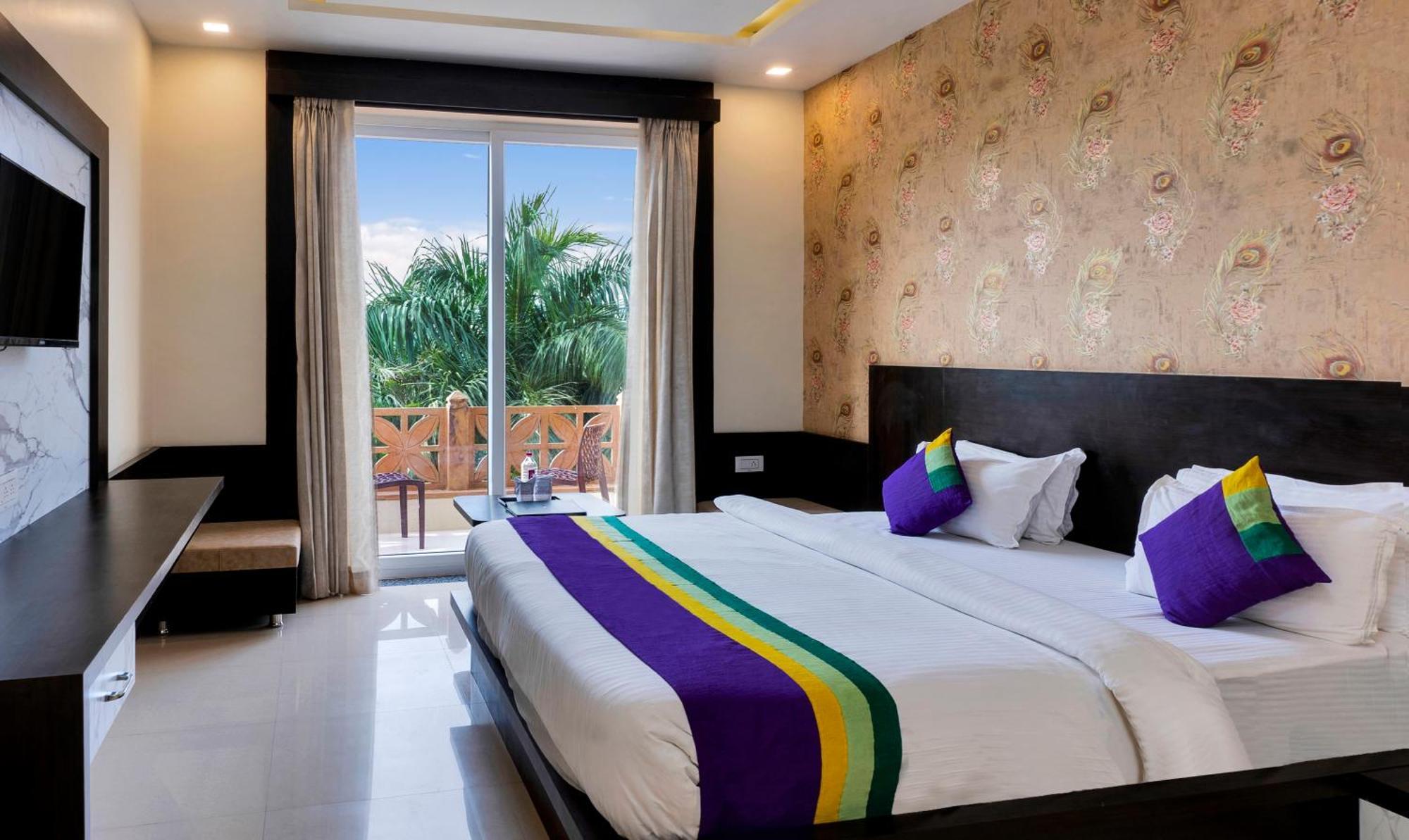 Treebo Premium Royal Amar With Mountain View, 2 Km From Pushkar Lake Exterior photo