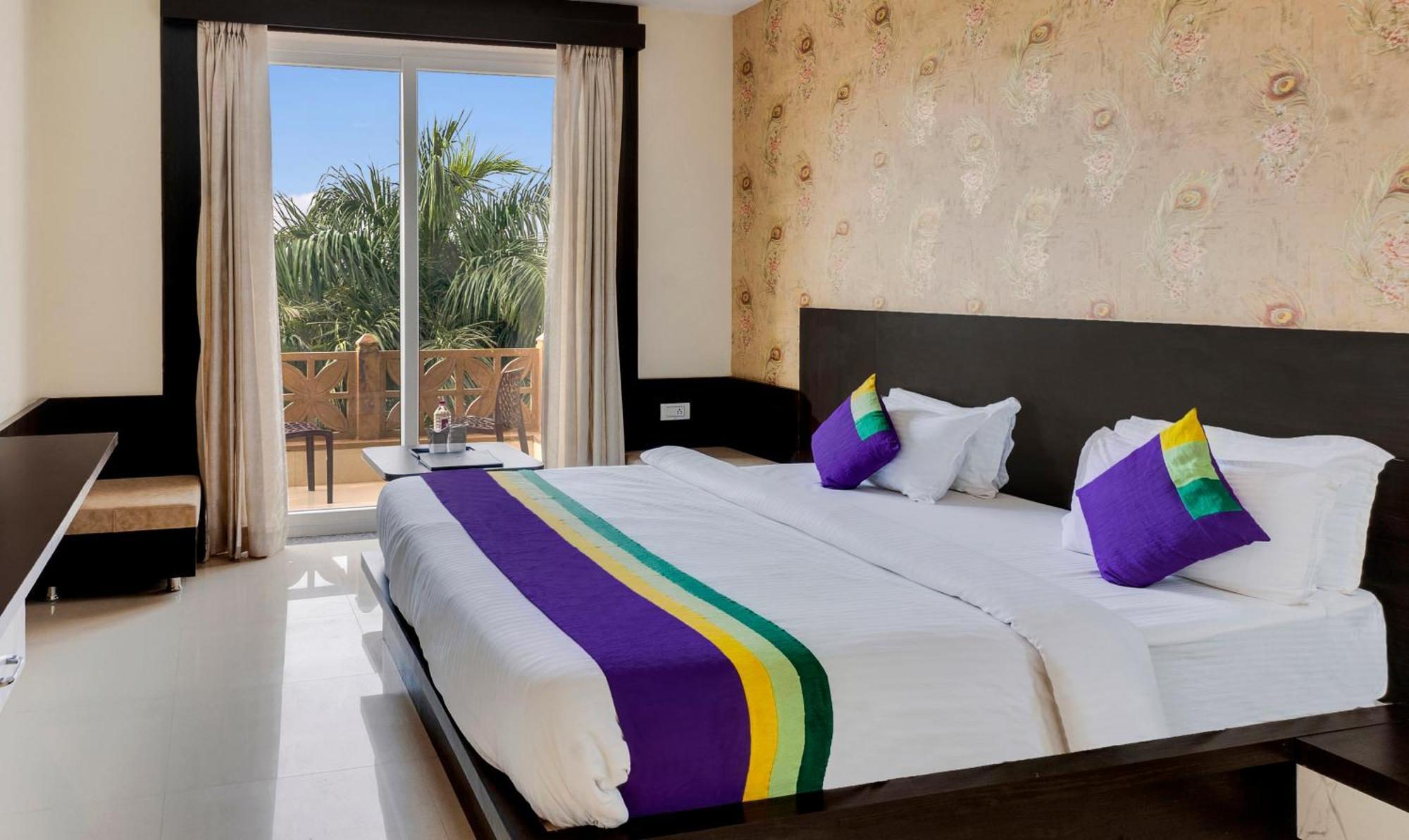 Treebo Premium Royal Amar With Mountain View, 2 Km From Pushkar Lake Exterior photo
