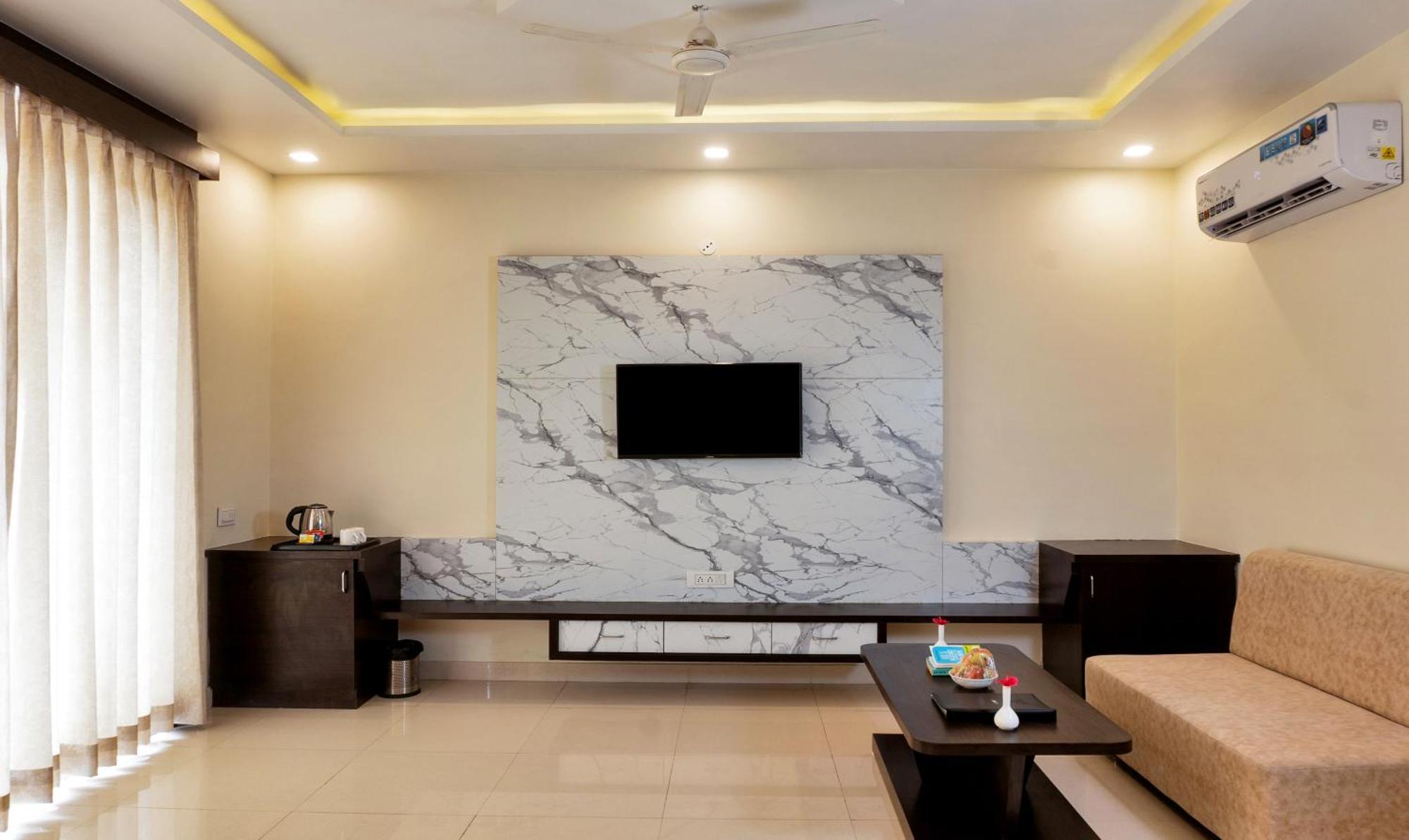Treebo Premium Royal Amar With Mountain View, 2 Km From Pushkar Lake Exterior photo