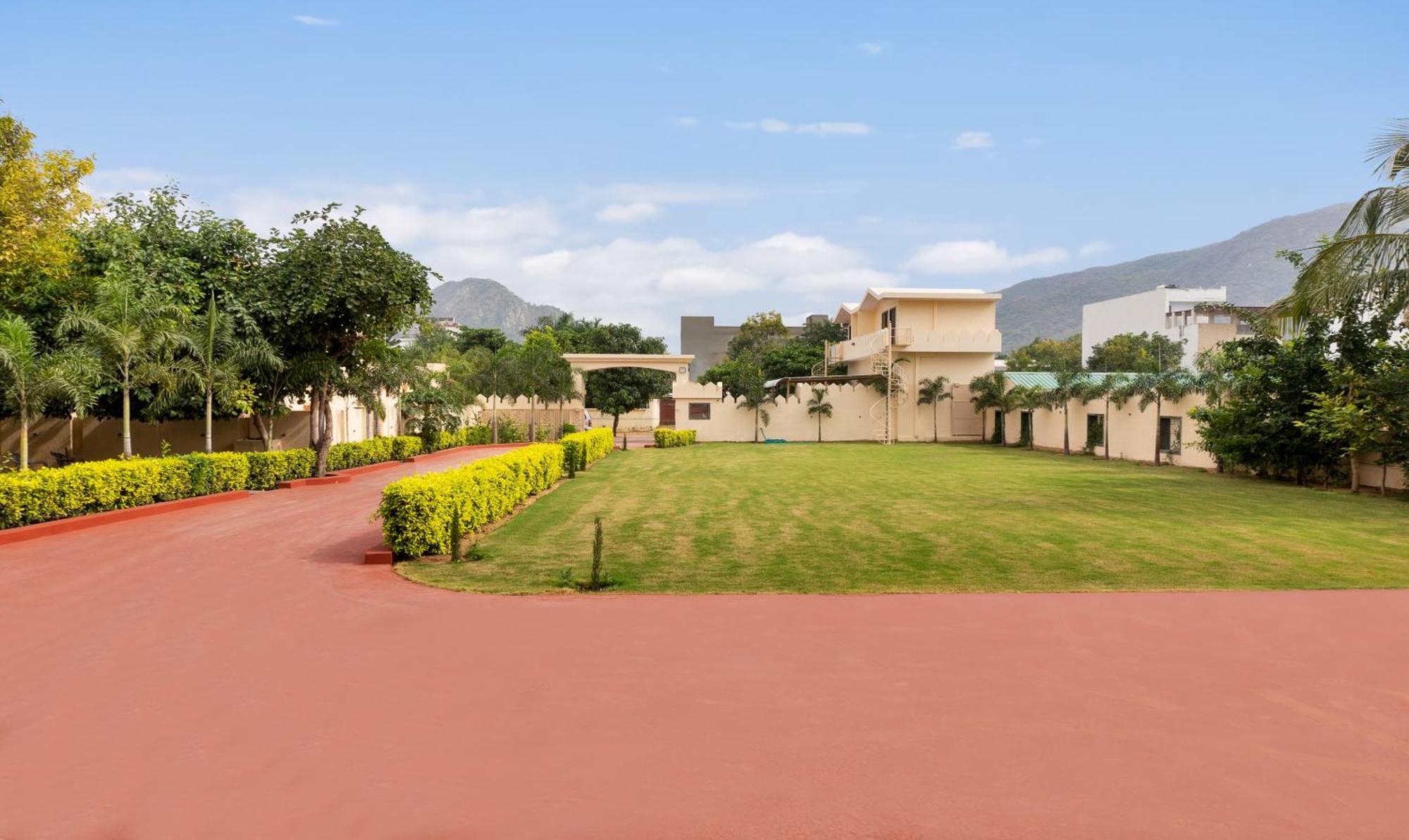 Treebo Premium Royal Amar With Mountain View, 2 Km From Pushkar Lake Exterior photo